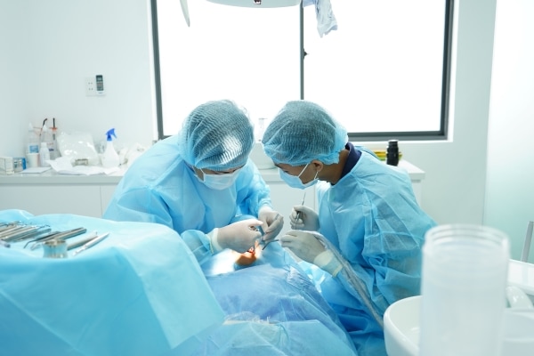 Trình độ nha sĩ là tác nhân quan trọng để trả lời bọc răng sứ có đau không